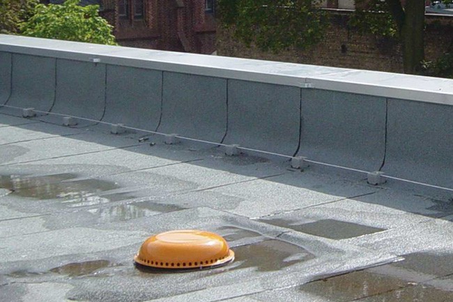 Monitoring płaskich dachowych konstrukcji w obiektach