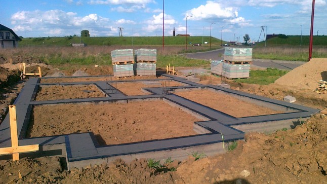 Tworzenie instalacji przed betonowaniem fundamentów