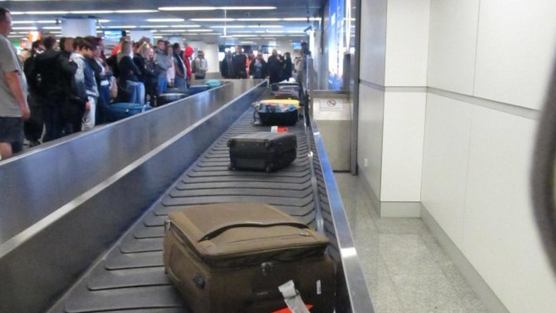 Obsługa bagażu na dworcu lotniczym