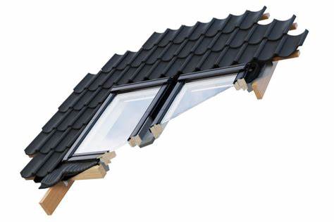 Montowanie okna dachowego przy blasze na stojący rąbek