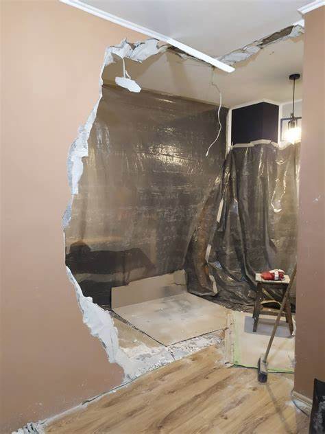 Jak wyburzyć ścianę w domu?