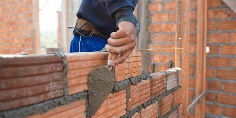 Prace murarskie – normy, hałas i zbrojenia