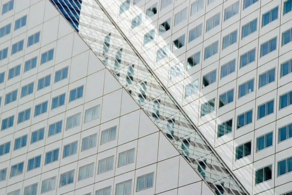 Budynek korzystający z płytek elewacyjnych
