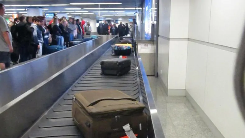 Obsługa bagażu na dworcu lotniczym