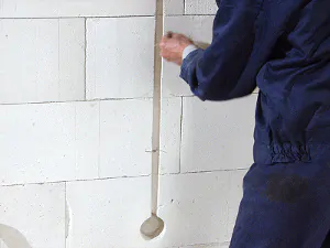 Tworzenie bruzd w komórkowym betonie